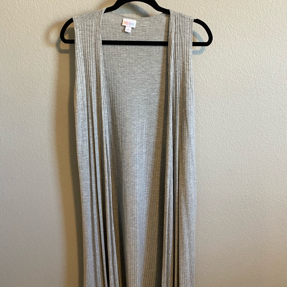 New without tag grey duster with two side slits